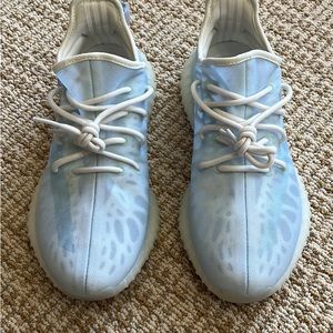 Yeezy mono ice size 9.5